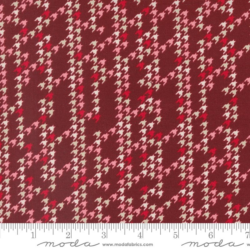 Wonderland: Houndstooth in Burgundy Yardage