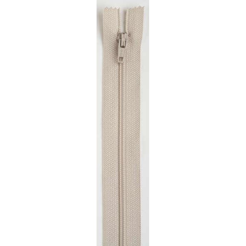 All-Purpose Polyester Coil Zipper 20in Ecru – F7220-016