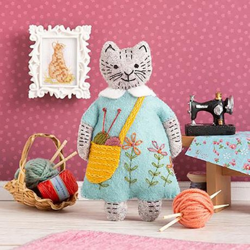 Wool Mix Felt Craft Kit-Mrs. Cat Loves Knitting 8044G