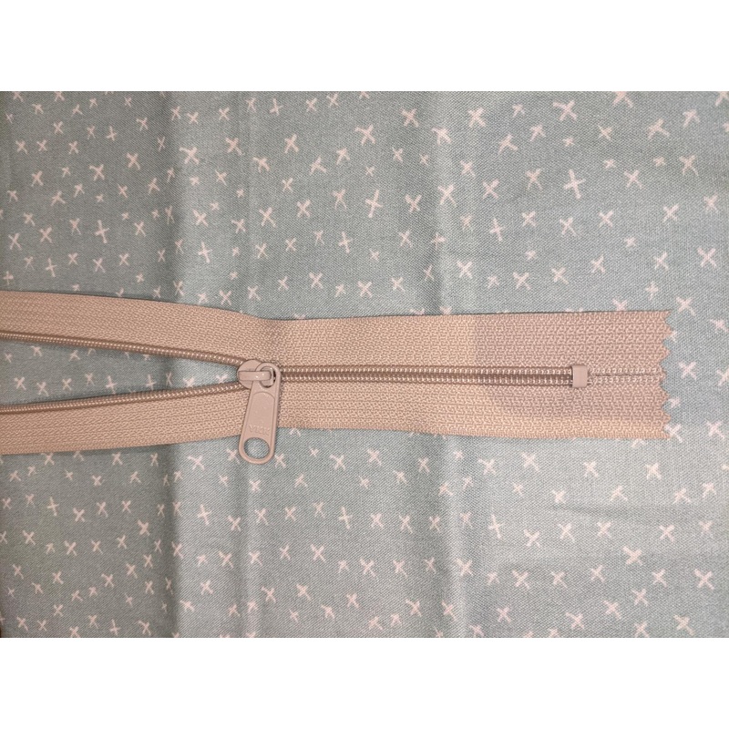 18″ Zipper Beige ZZ18B